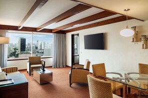 Suite, 1 très grand lit | Vue de la chambre