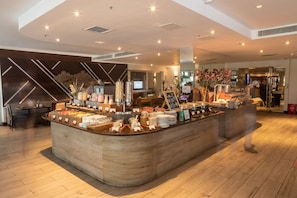 Petit déjeuner buffet compris tous les jours