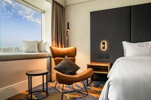 Chambre Deluxe, 1 grand lit | Literie de qualité supérieure, minibar, coffres-forts dans les chambres