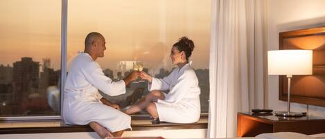 Executive Suite, 1 King Bed | Premium bedding, minibar, in-room safe, desk