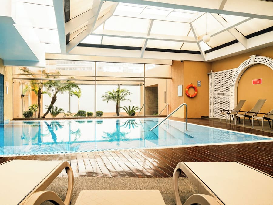 Indoor pool, sun loungers