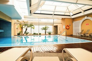 Indoor pool, sun loungers