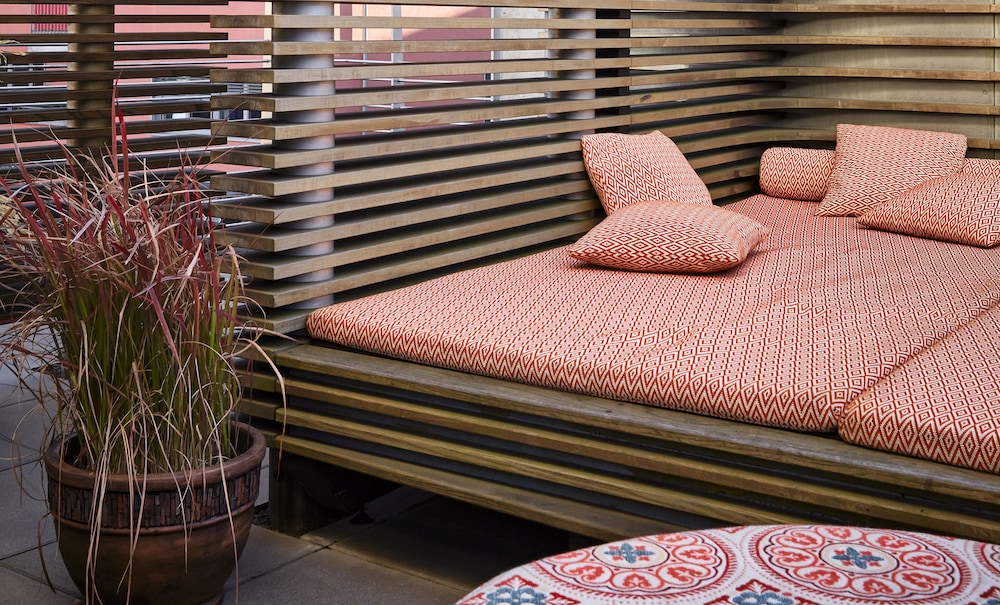 Roomers Frankfurt, Autograph Collection by null