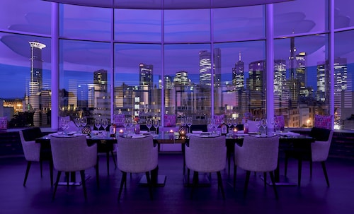 Roomers Frankfurt Central, Autograph Collection