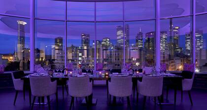 Roomers Frankfurt Central, Autograph Collection