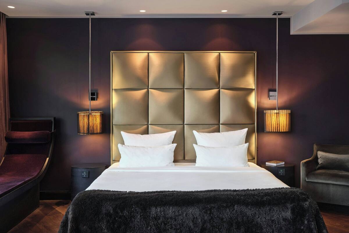 Quarto luxo, 1 cama King, vista para a cidade | Roupas de cama premium, frigobar, cofres nos quartos