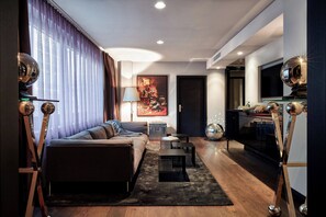 Premium bedding, minibar, in-room safe, soundproofing - Roomers Frankfurt Central, Autograph Collection (Frankfurt)