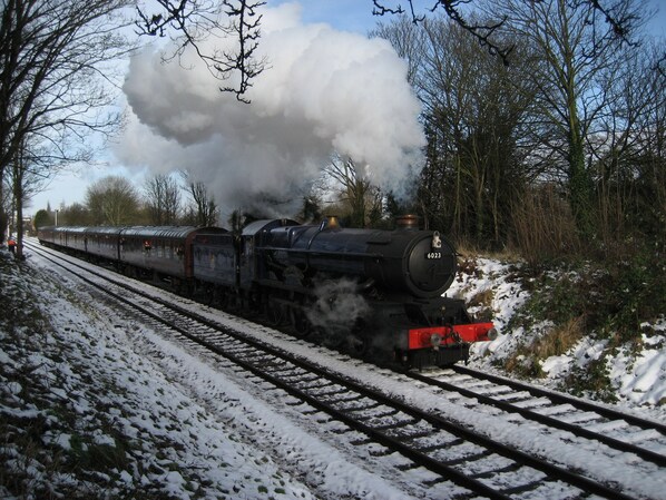 Unclassified image, 1 of 25, button