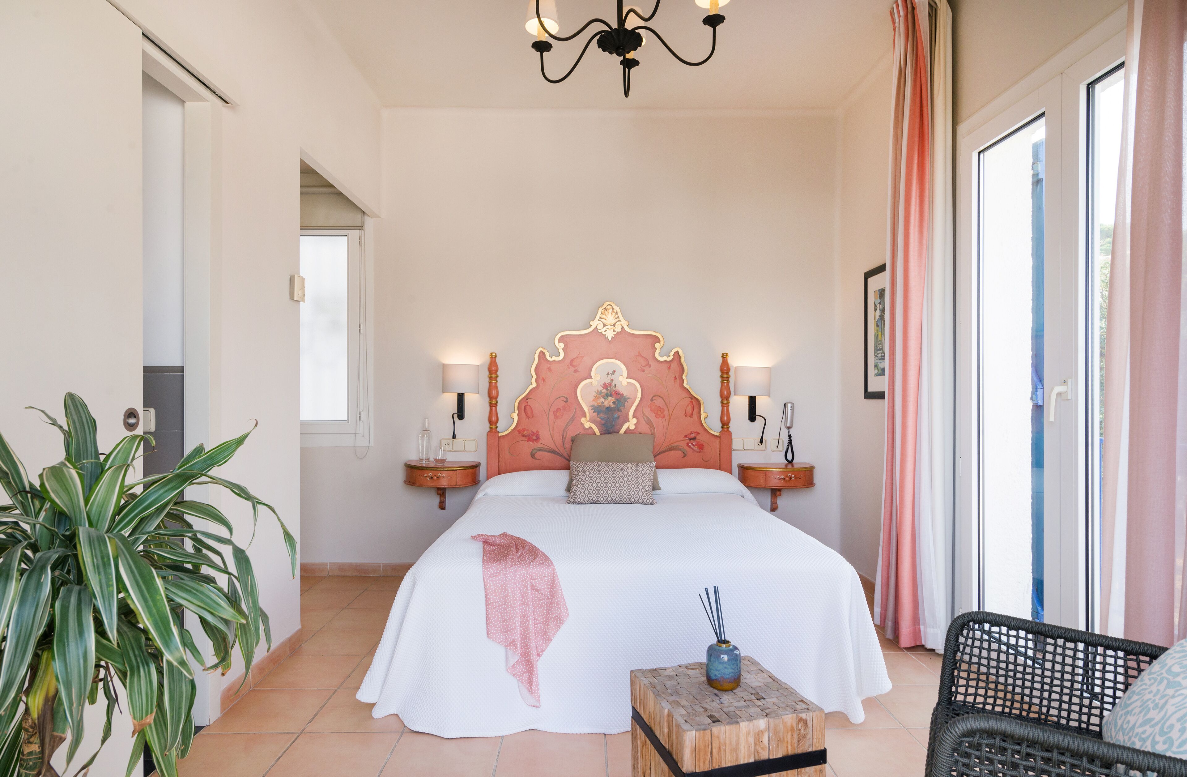 double room, sea view | in-room safe, desk, iron/ironing board, free wifi