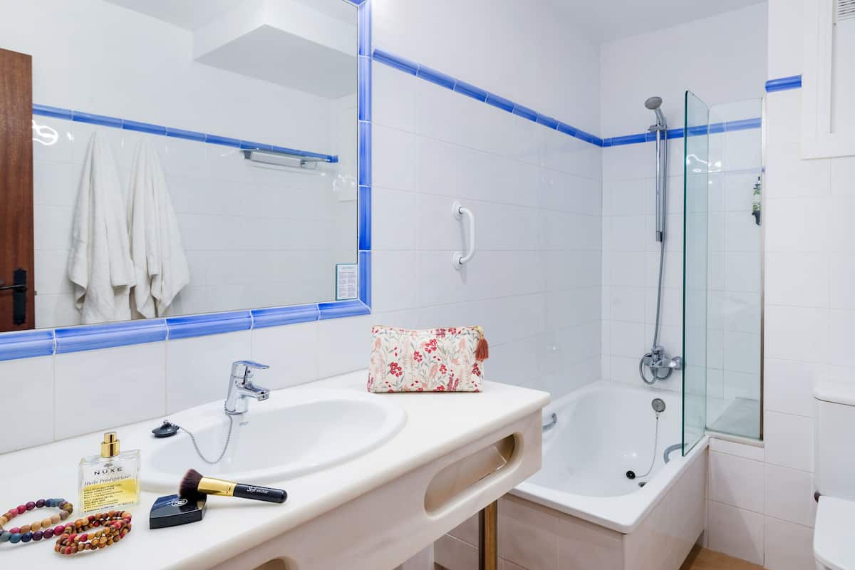 superior double room | in-room safe, desk, iron/ironing board, free wifi