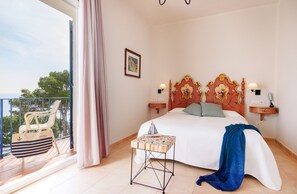 خزنة داخل الغرفة ومكتب ومكواة/لوح كي وواي فاي مجانًا