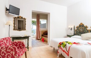 Habitación doble superior | Caja fuerte, escritorio, tabla de planchar con plancha y wifi gratis