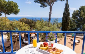 خزنة داخل الغرفة ومكتب ومكواة/لوح كي وواي فاي مجانًا