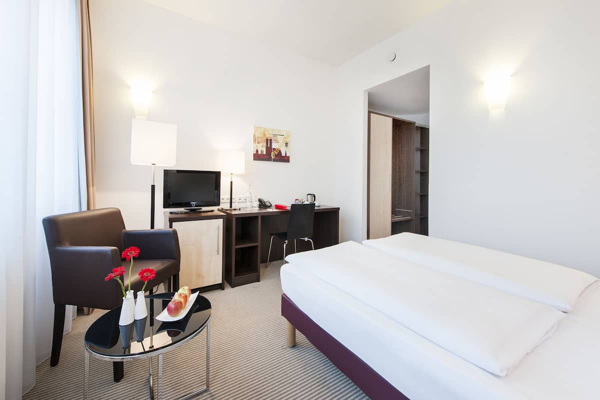 Premium-sengetøj, minibar, pengeskab på værelset, skrivebord