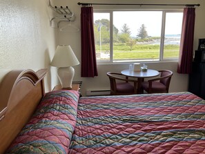 Rom – standard, 1 kingsize-seng, havutsikt | Skrivebord, lydisolert, wi-fi (inkludert) og sengetøy