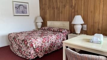 Rom – standard, 1 queensize-seng | Skrivebord, lydisolert, wi-fi (inkludert) og sengetøy