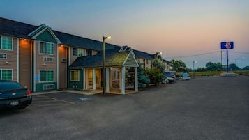 Façade de lâhĂ©bergement - soirĂ©e/nuit