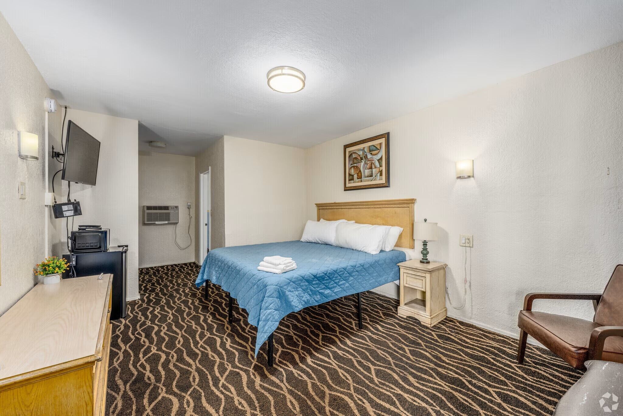 One king bed non smoking  | Memory foam beds, desk, laptop workspace, iron/ironing board