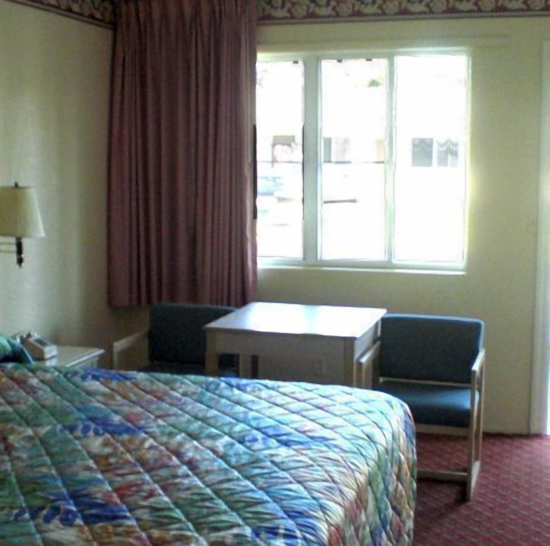 One king bed non smoking 