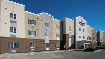 A hotel with multiple floors, a flat facade, and a clear sky.