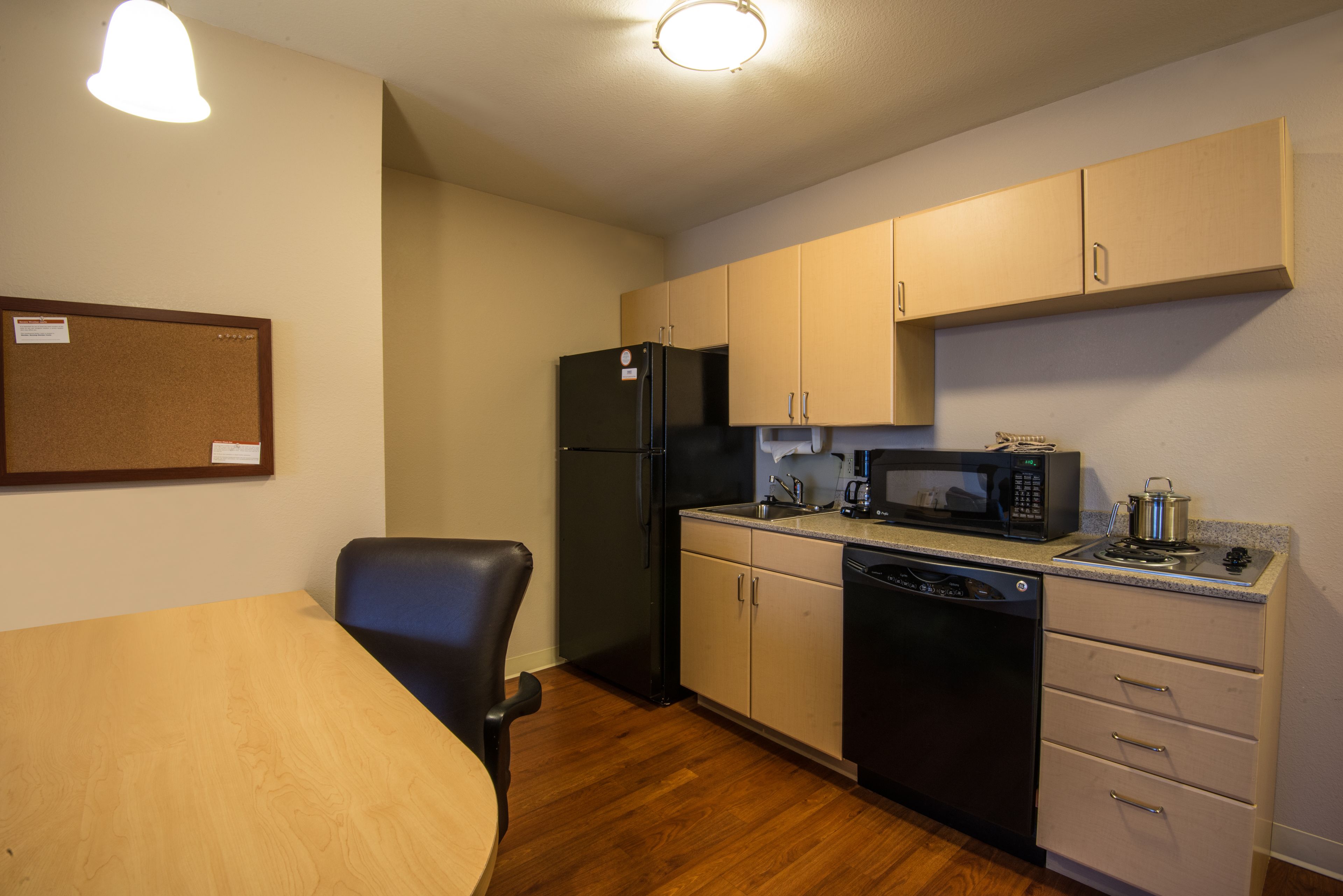 suite, 1 bedroom | 1 bedroom, in-room safe, desk, iron/ironing board
