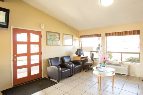 Lobby sitting area. Econo Lodge Inn & Suites