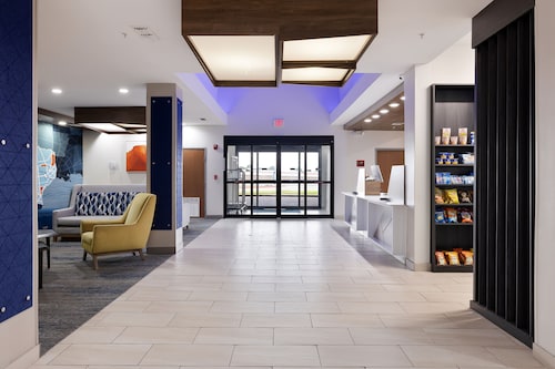 Holiday Inn Express & Suites Kingsville by IHG