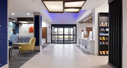 Holiday Inn Express & Suites Kingsville by IHG