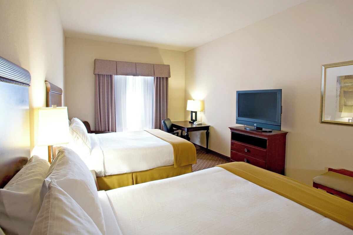 Standard Room, 2 Queen Beds, Roll-in Shower (Communications Accessible) | In-room safe, desk, iron/ironing board, cribs (free)