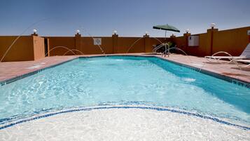 Kolam renang terbuka