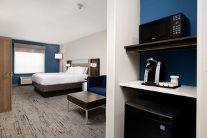 In-room safe, desk, iron/ironing board, free cots/infant beds - Holiday Inn Express & Suites Kingsville by IHG (Kingsville)
