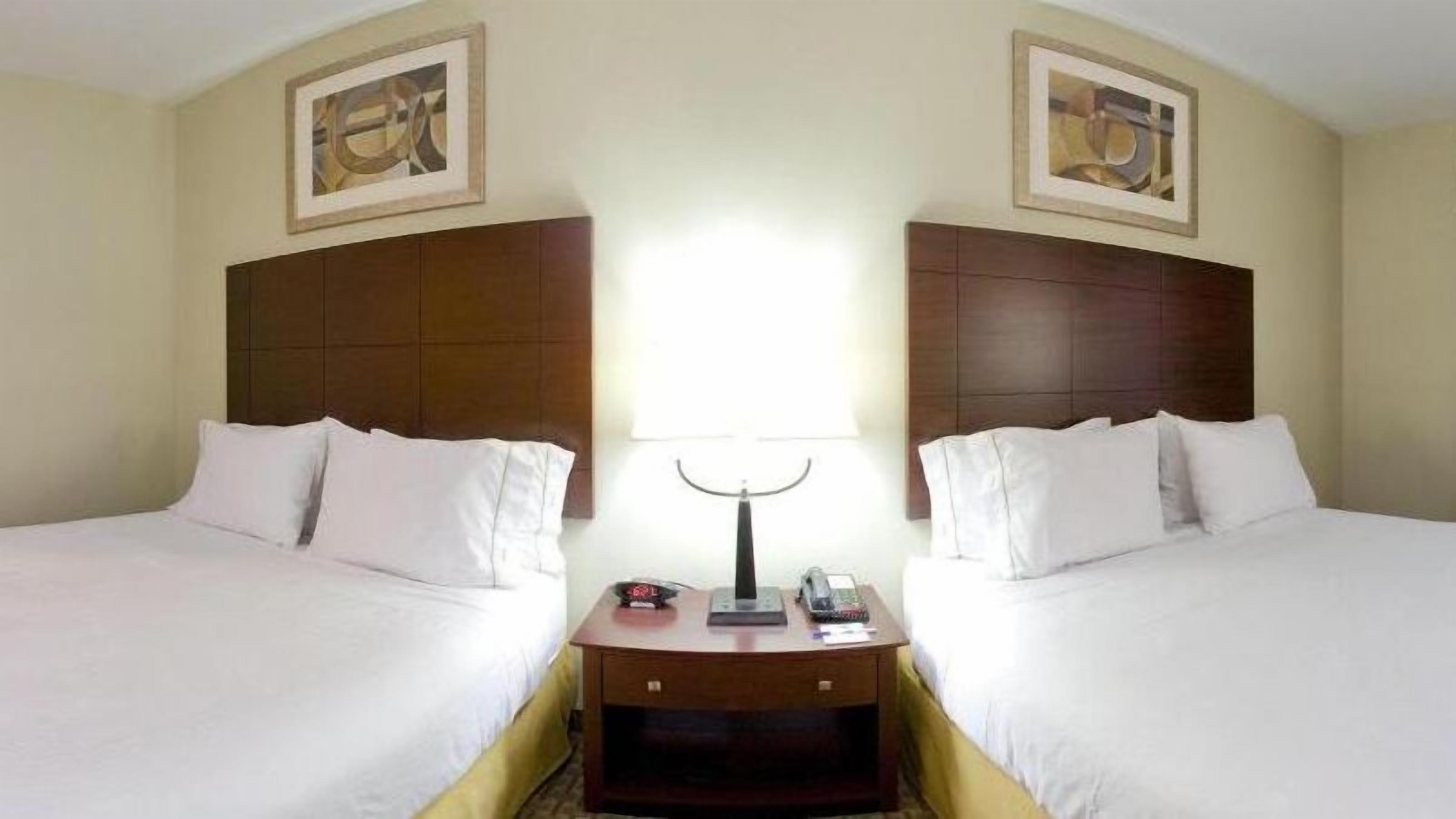 1 bedroom, desk, laptop workspace, blackout curtains