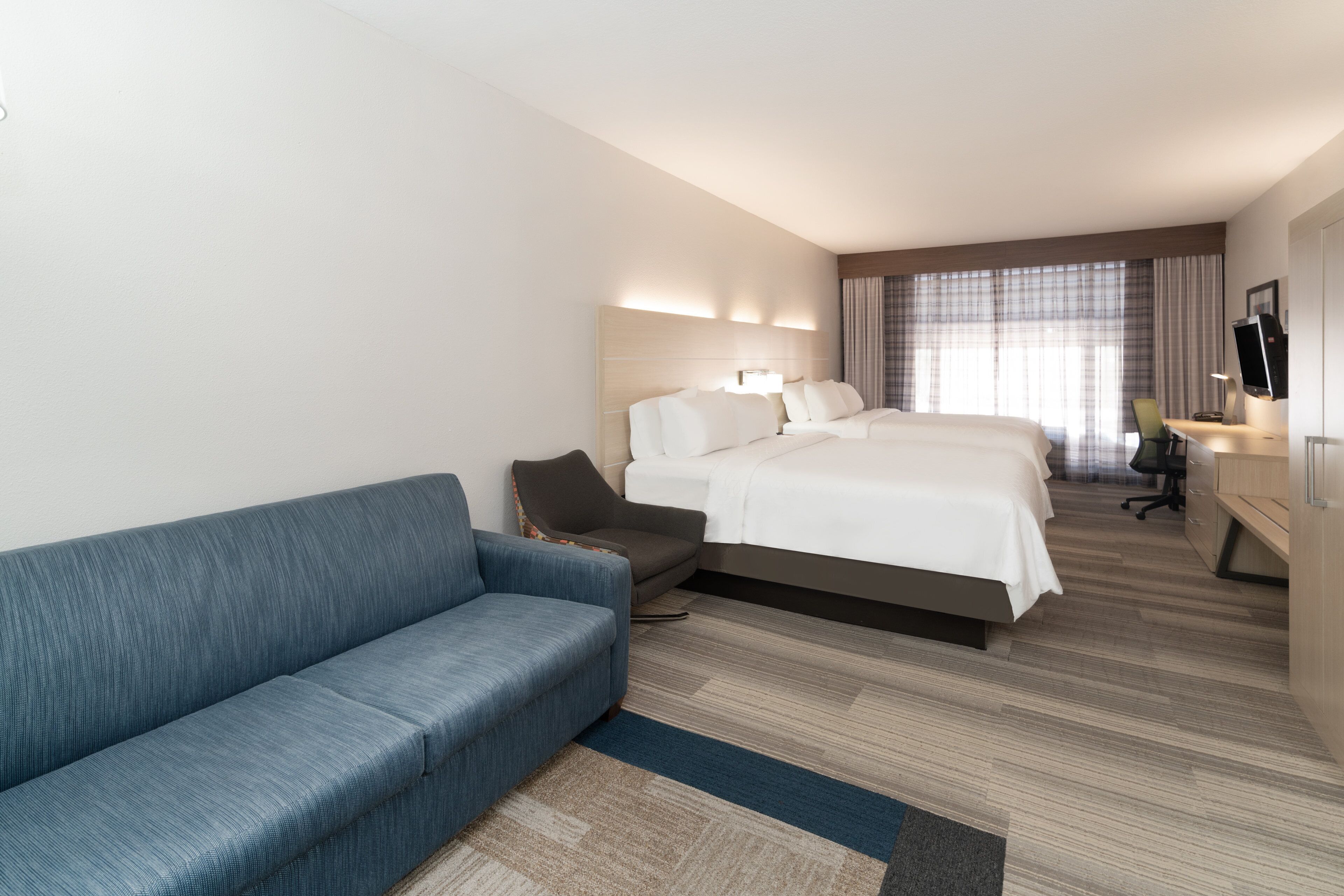 1 bedroom, desk, laptop workspace, blackout curtains