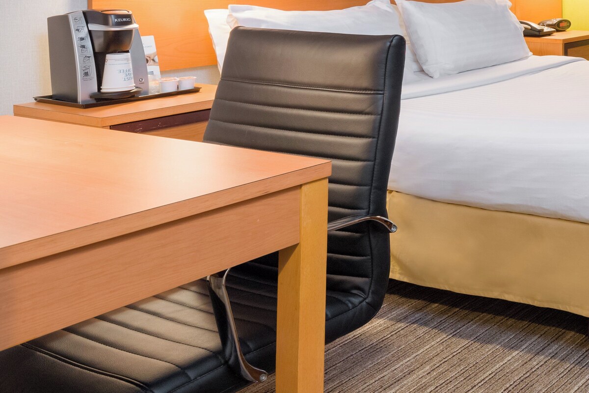 In-room safe, desk, blackout drapes, soundproofing