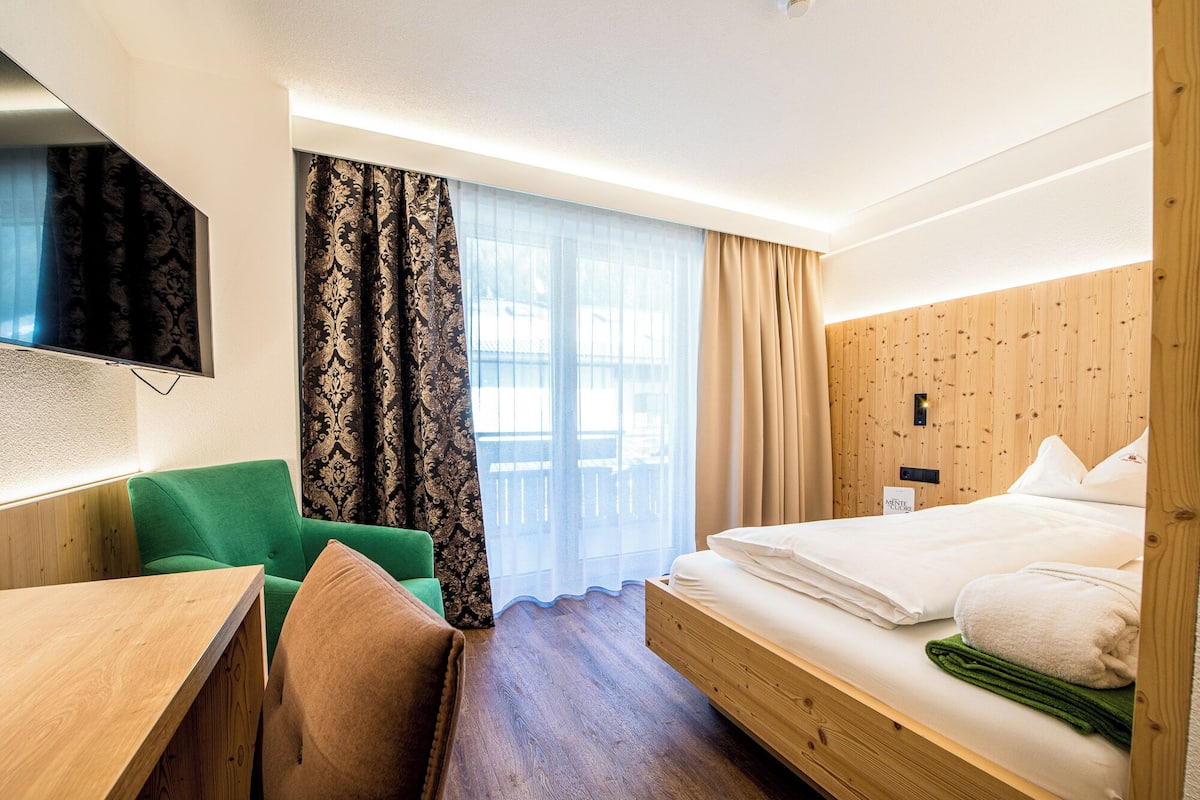 Comfort enkelrum | 1 sovrum, duntäcken, minibar och värdeförvaringsskåp på rummet