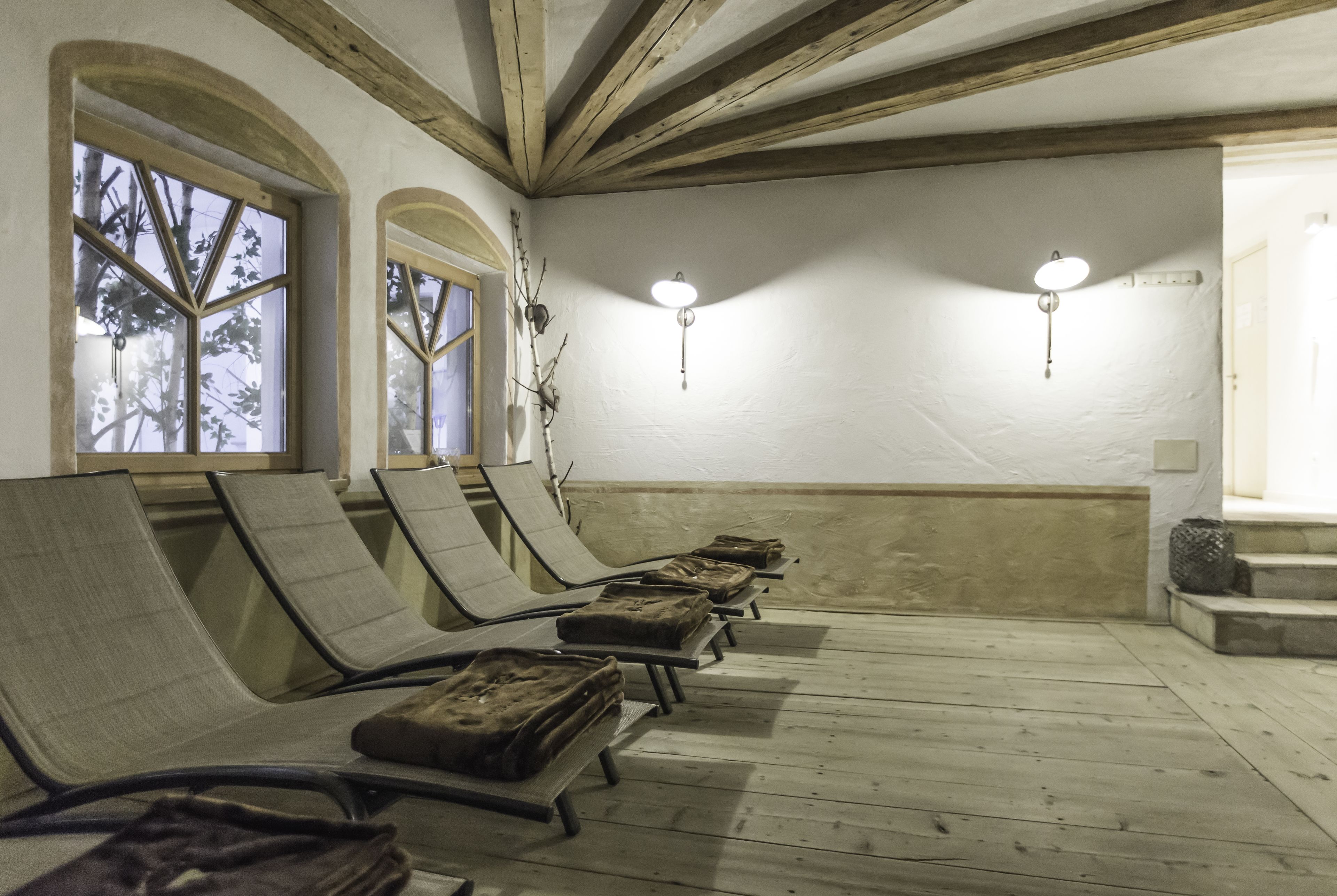 indoor pool, open 7:30 am to 7:30 pm, pool loungers