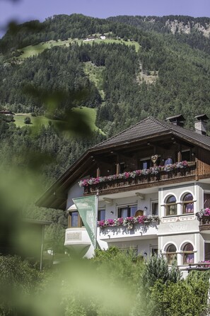Front of property - Alphotel Stocker (Campo Tures)