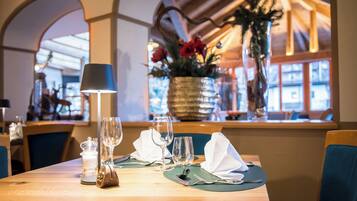 Breakfast and dinner served, local cuisine