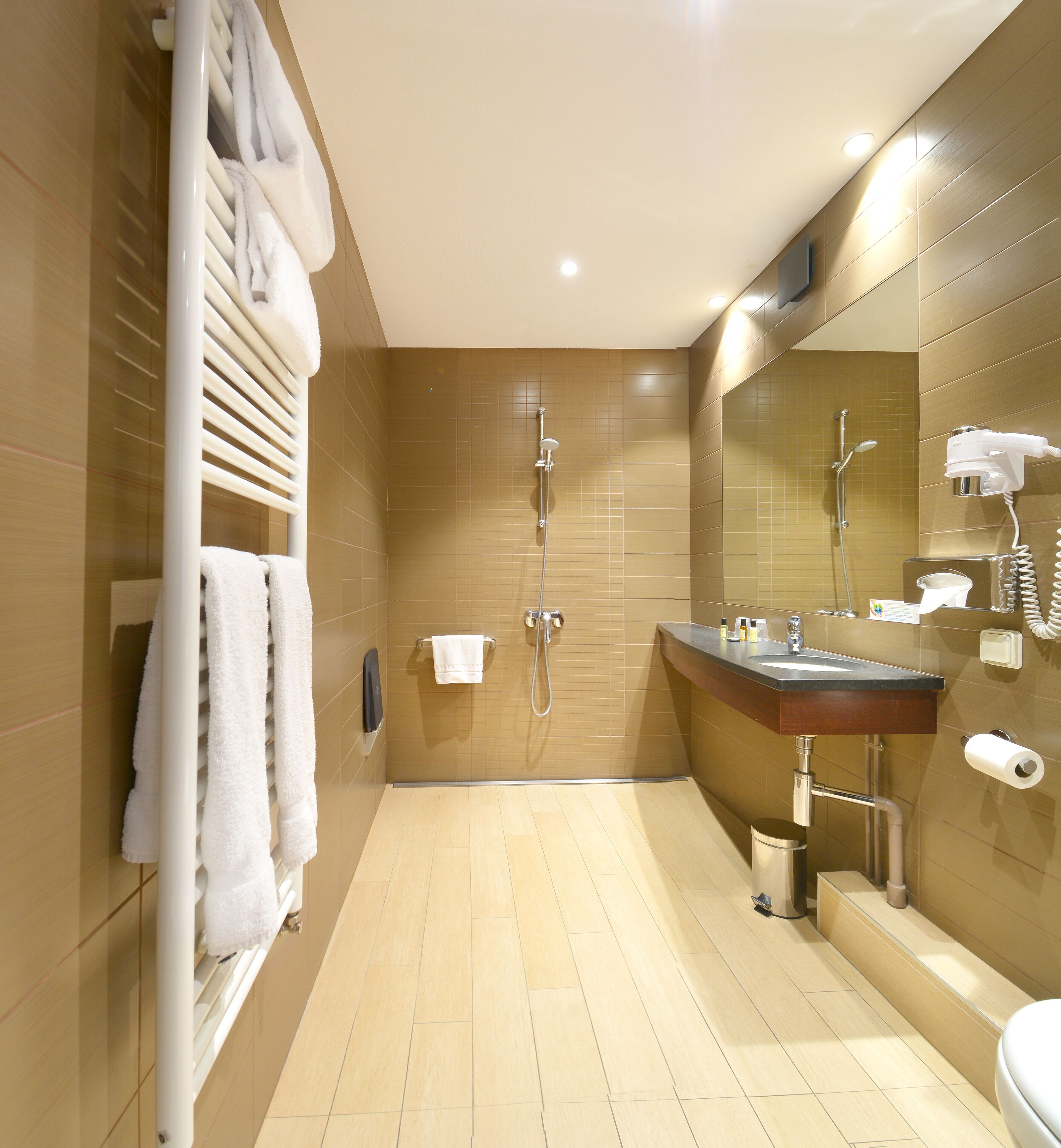 superior double room | bathroom | free toiletries, hair dryer, towels, soap