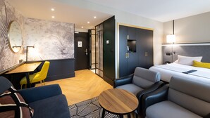 Phòng Suite Junior | Bộ đồ giường cao cấp, minibar, két bảo mật tại phòng, bàn