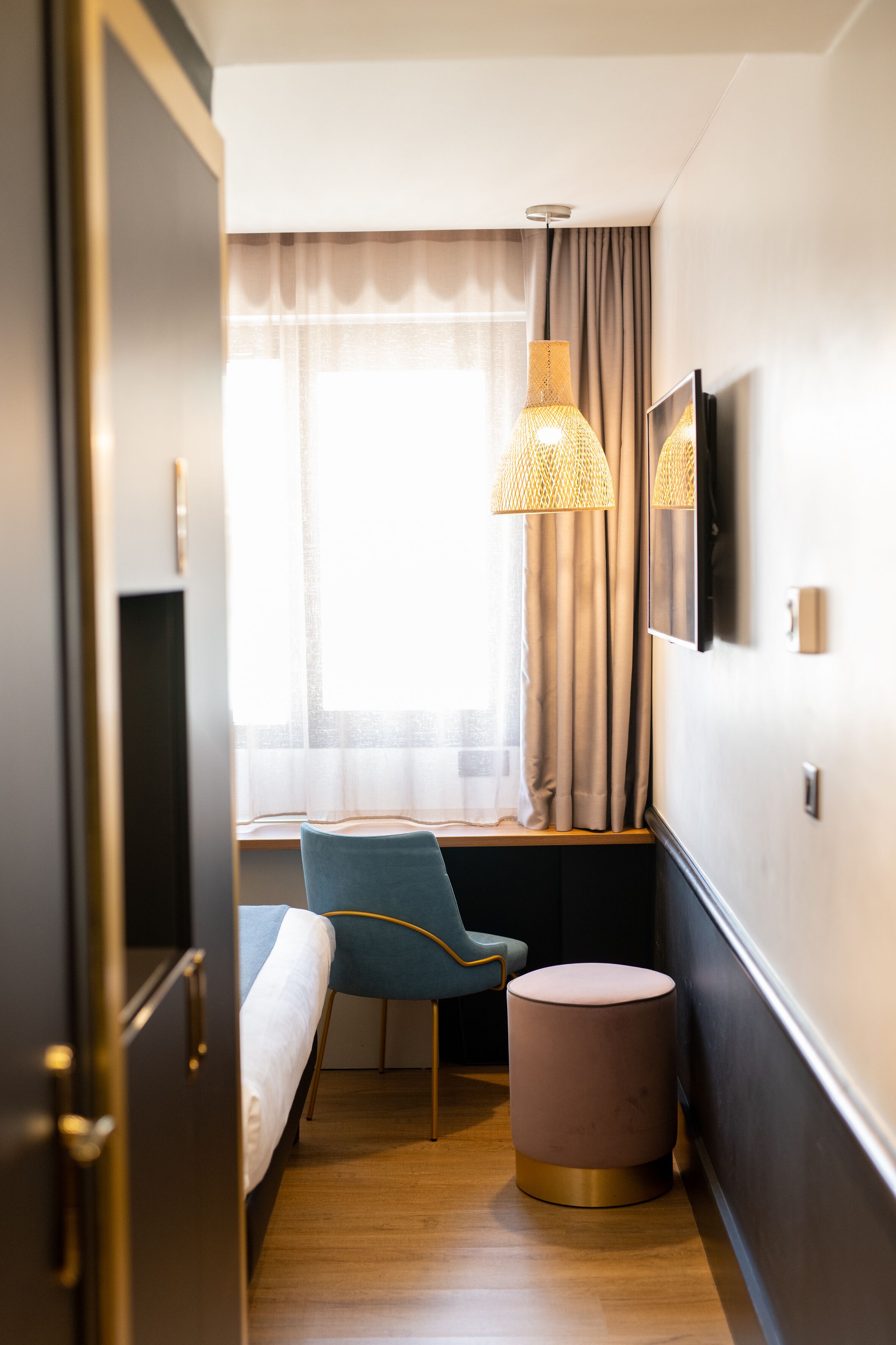 chambre single cosy | premium bedding, minibar, in-room safe, desk