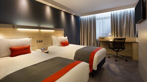 A hotel room with two beds, a desk, a chair, and a TV. - Holiday Inn Express Folkestone - Channel Tunnel by IHG (Folkestone)