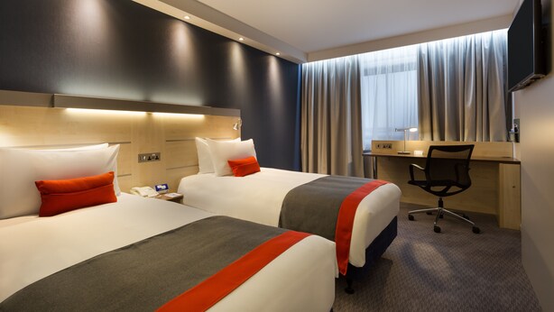 Kamar Standar, 2 Tempat Tidur Twin (with Free Hot Breakfast) | Meja kerja, setrika/meja setrika, Wi-Fi gratis, dan seprai linen