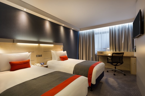 Standard Room, 2 Twin Beds (with Free Hot Breakfast) | Desk, iron/ironing board (on request), WiFi (free), bed sheets