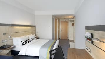 Schreibtisch, BĂŒgeleisen/BĂŒgelbrett, kostenloses WLAN, BettwĂ€sche