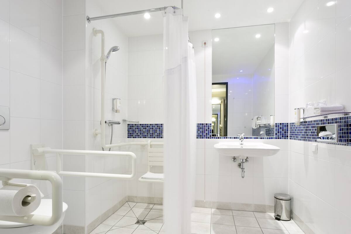 1 bedroom, desk, iron/ironing board, free wifi