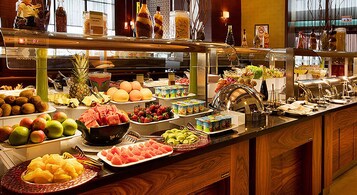 Daily continental breakfast (EUR 15 per person)