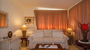 Egyptian cotton sheets, premium bedding, pillow-top beds, minibar