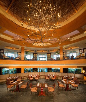Breakfast (AED 130 per person)