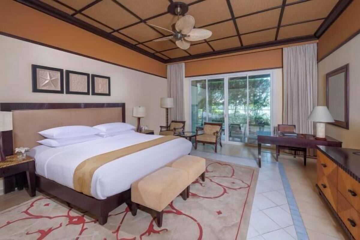 Premium bedding, minibar, in-room safe, desk